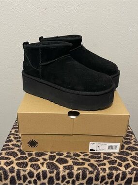UGG Classic Ultra Mini Platform Ankle Boots Black Suede Fuzzy Womens Size 8